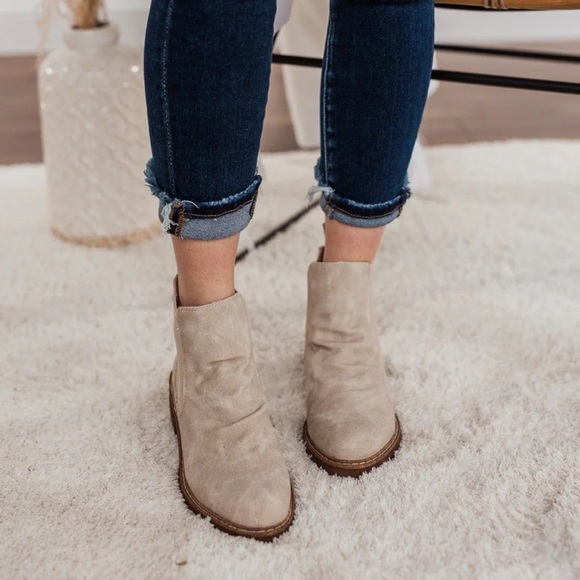 NWOT Blowfish Women’s Ankle Boots Size 6 - Picture 2 of 12